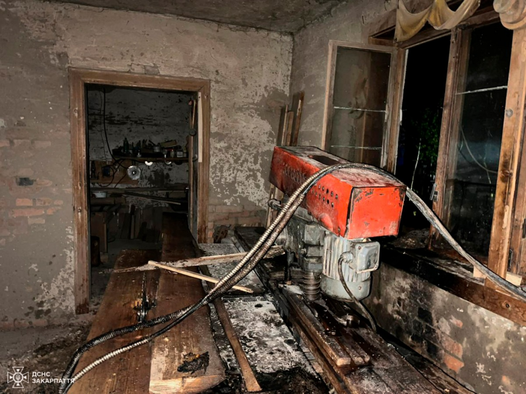 На Тячівщині згоріла майстерня