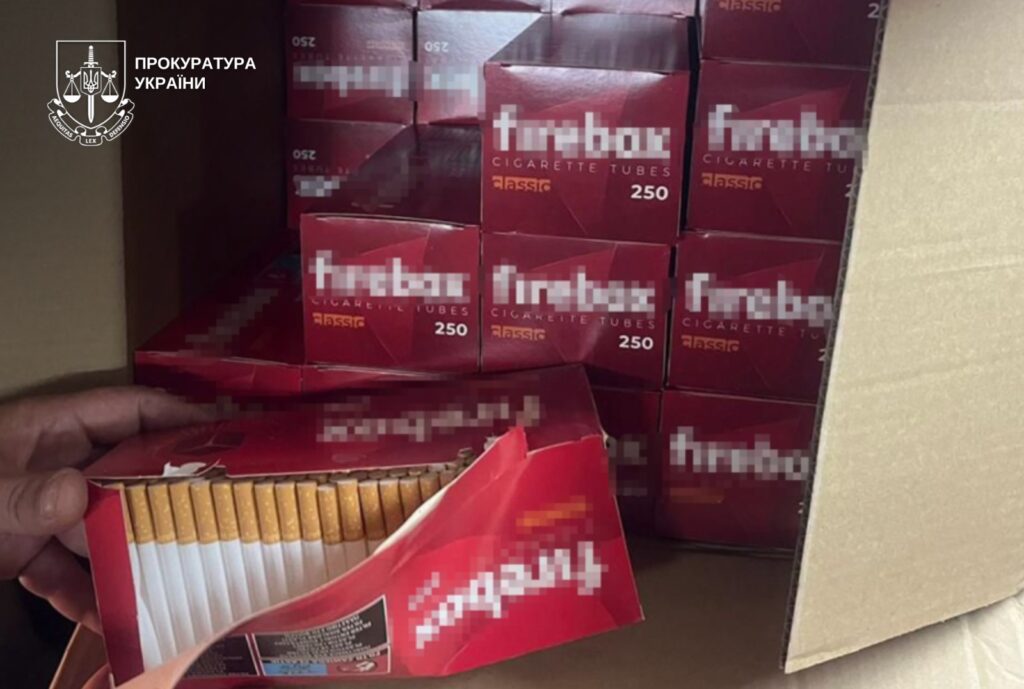 Судитимуть ужгородця, який в гаражі облаштував нелегальний тютюновий цех