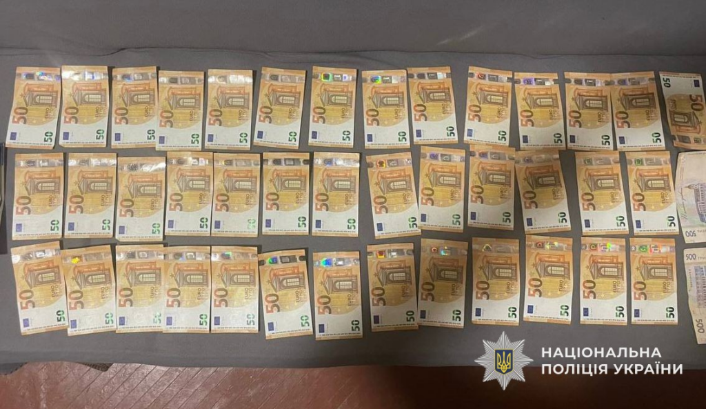 На в’їзді до Закарпаття затримали переправника військовозобов’язаних, який віз чоловіків під виглядом опломбованого вантажу